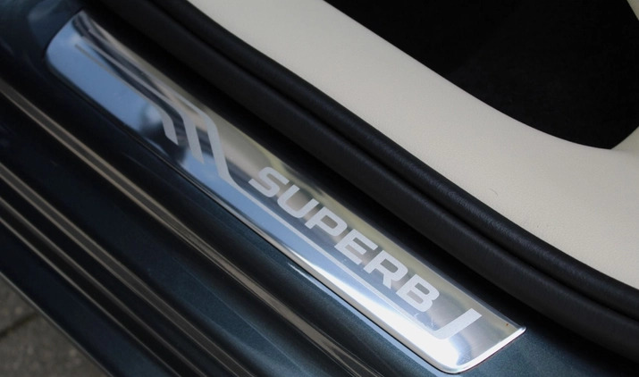 Skoda Superb cena 87900 przebieg: 113069, rok produkcji 2017 z Byczyna małe 529